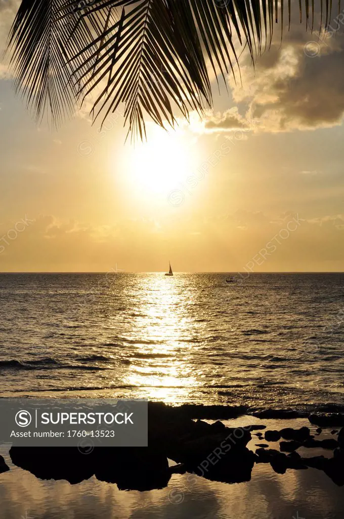 Hawaii, Oahu, Koolina, Sunset on the west shore of Oahu.