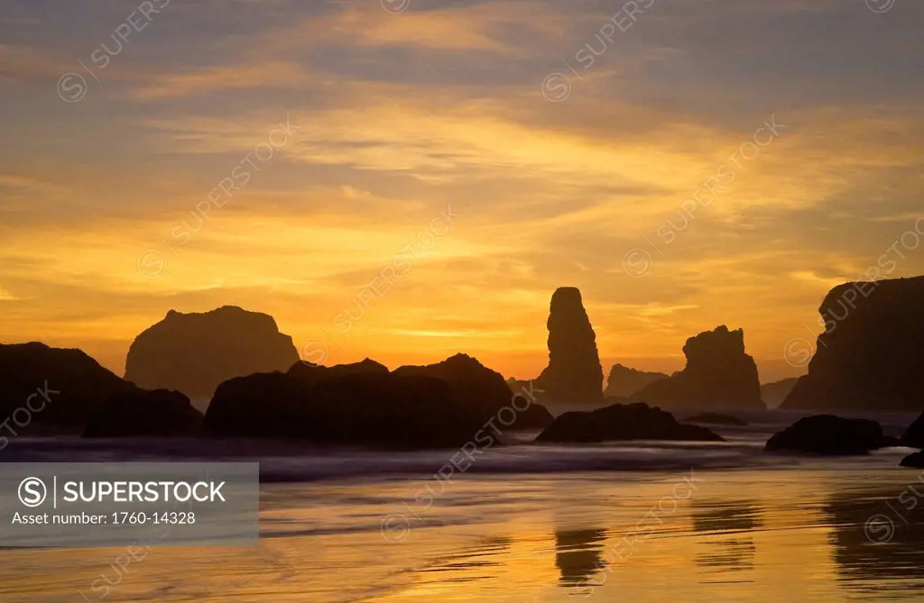Oregon, Bandon Beach, Face Rock seascape during sunset.