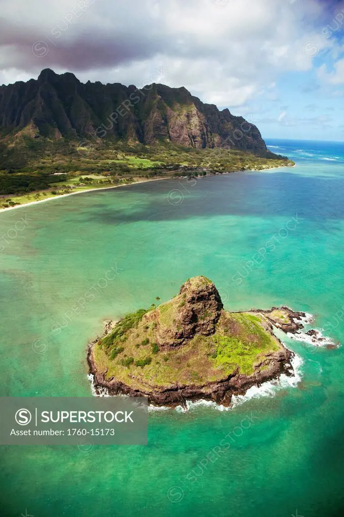 Hawaii, Windward Oahu, Kaneohe Bay, Aerial of Mokoli´i Island Chinaman´s Hat and Koolau Mountains in distance.