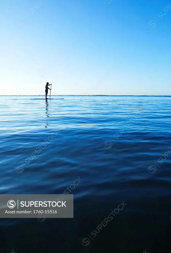 Hawaii, Oahu, Kahala Beach, Silhouette of a stand up paddler in the early morning