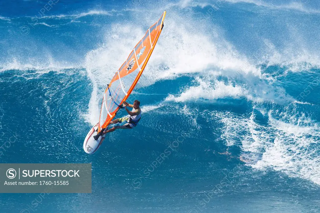 Hawaii, Maui, Ho´okipa, Professional windsurfer Kevin Pritchard carves powerful turn on wave. FOR EDITORIAL USE ONLY.