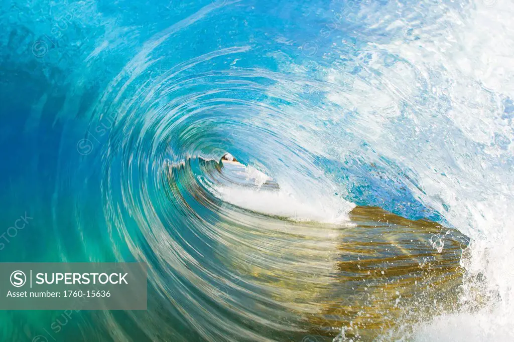 Hawaii, Maui, Makena Beach, Beautiful wave breaking along shore.