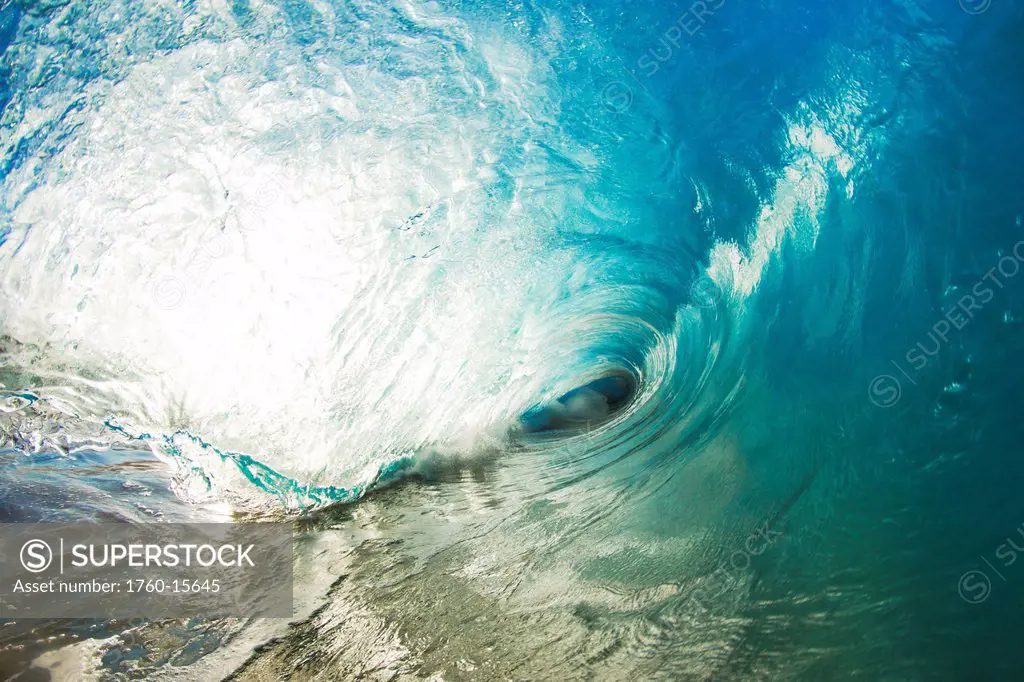 Hawaii, Maui, Makena Beach, Beautiful wave breaking on shore.