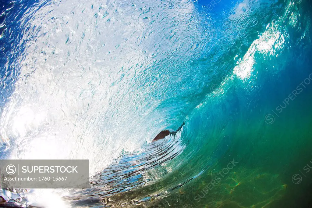 Hawaii, Maui, Makena, Beautiful wave breaking along shore