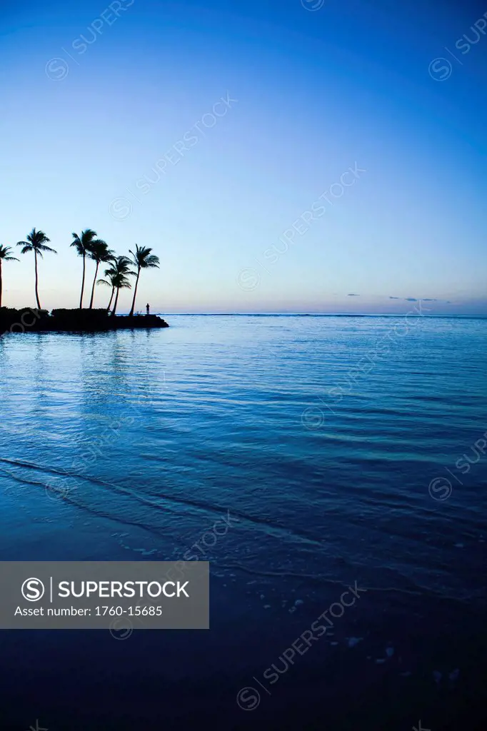 Hawaii, Oahu, Kahala Beach, Early morning light on the water
