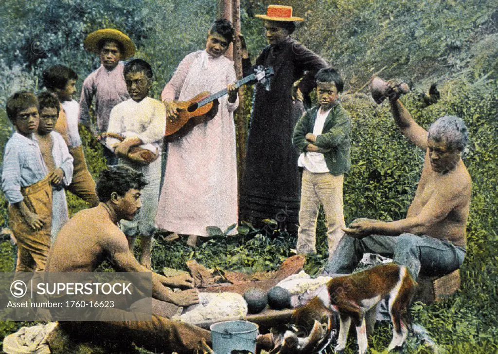 c.1905 Colorized photograph, Hawaiian men pounding poi surrounded by large family