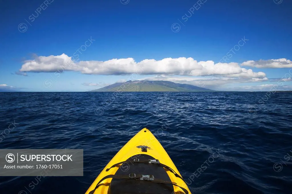 Hawaii, Maui, Kayake on the south coast of Maui points straight to West Maui Mountains.