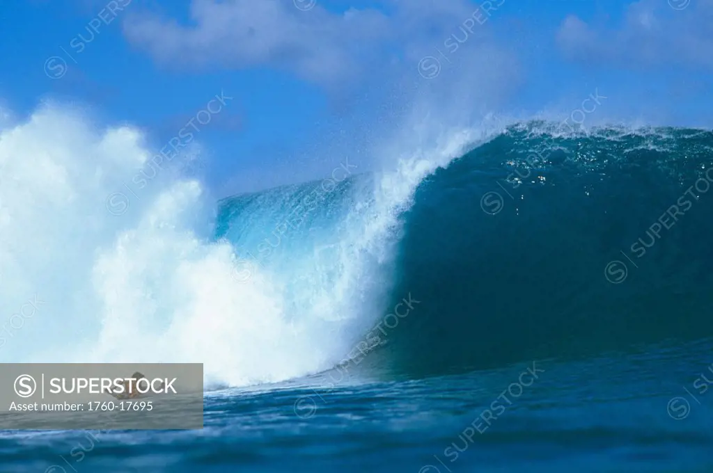 Hawaii, Oahu, Morey contest Lanson Ronquilio, body boarding huge tube wave