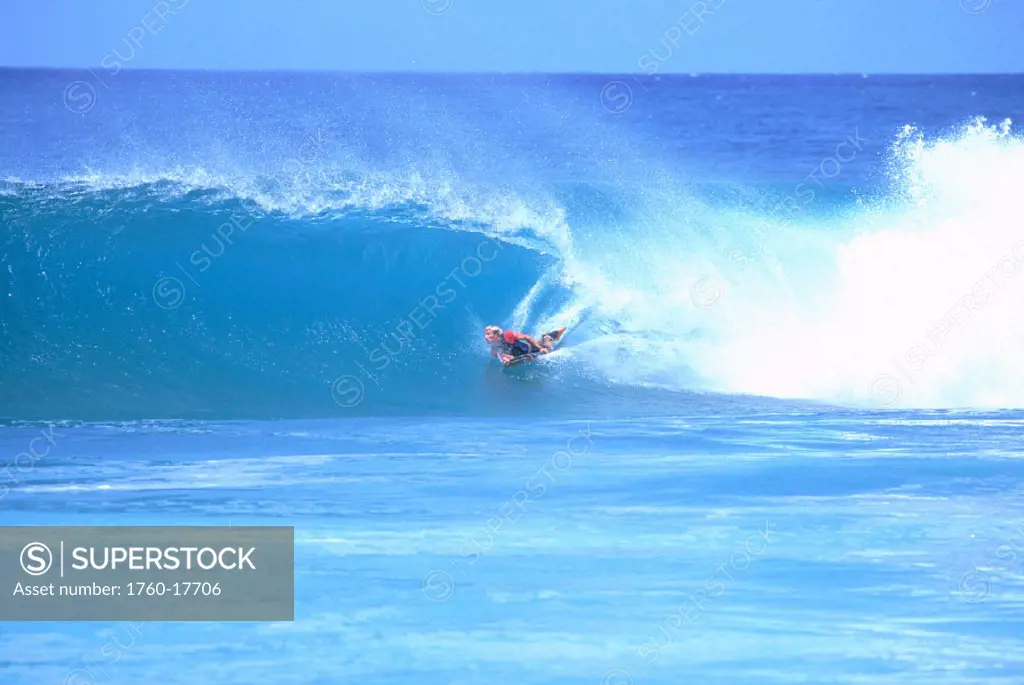 Hawaii, North Shore Oahu, Backdoor, Mike Stewart, body boarding on curling wave