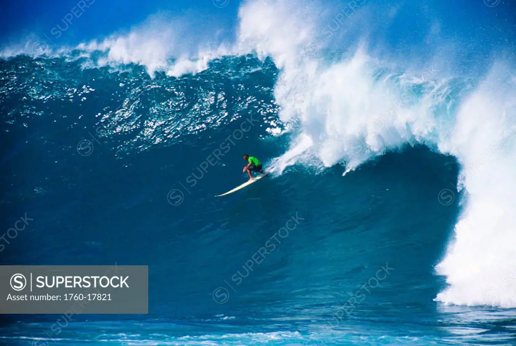 Hawaii, Oahu, North Shore, Waimea, Noah Johnson riding wave