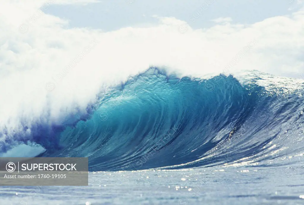 Hawaii, Oahu, Perfect wave at Pipeline.