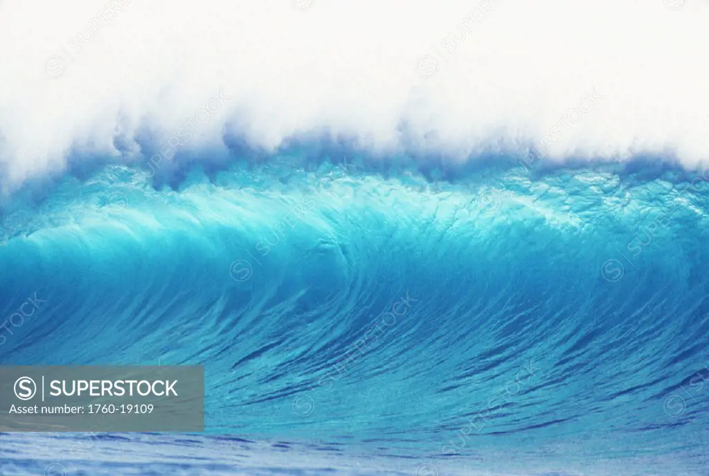 Hawaii, Oahu, Perfect wave at Pipeline.