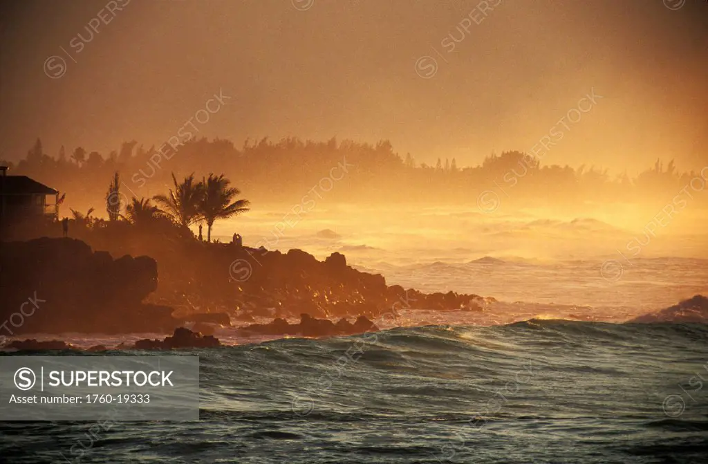 Hawaii, Oahu, Sunset at North Shore, view of coastline