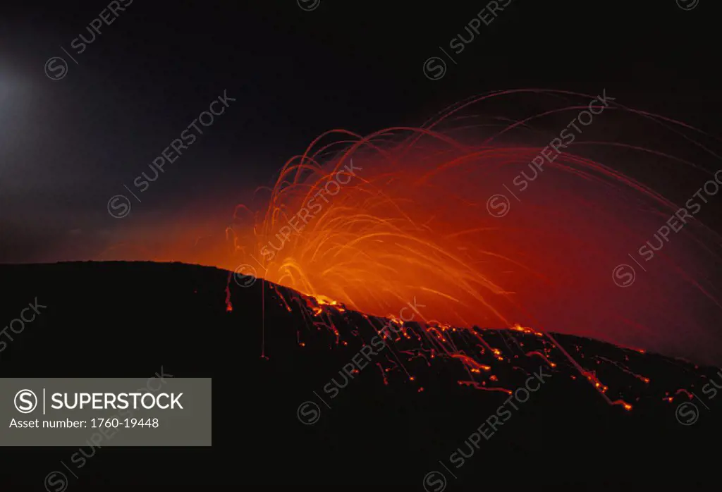 Hawaii, Big Island, Kilauea Volcano, lava explodes at night, Kupapau Point