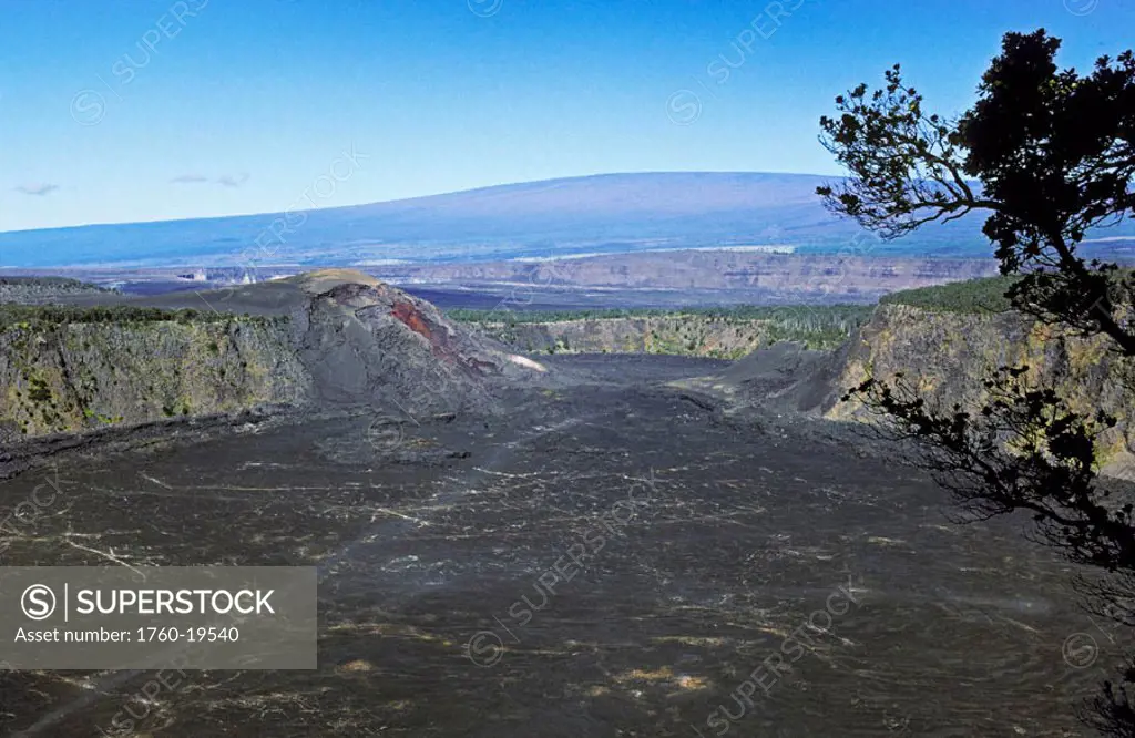 Hawaii, Big Island, Hawaii Volcanoes National Park, Kilauea Iki Crater