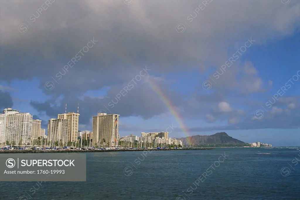 Oahu, Scenic vu of Diamond Head & Waikiki hotels w/rainbow