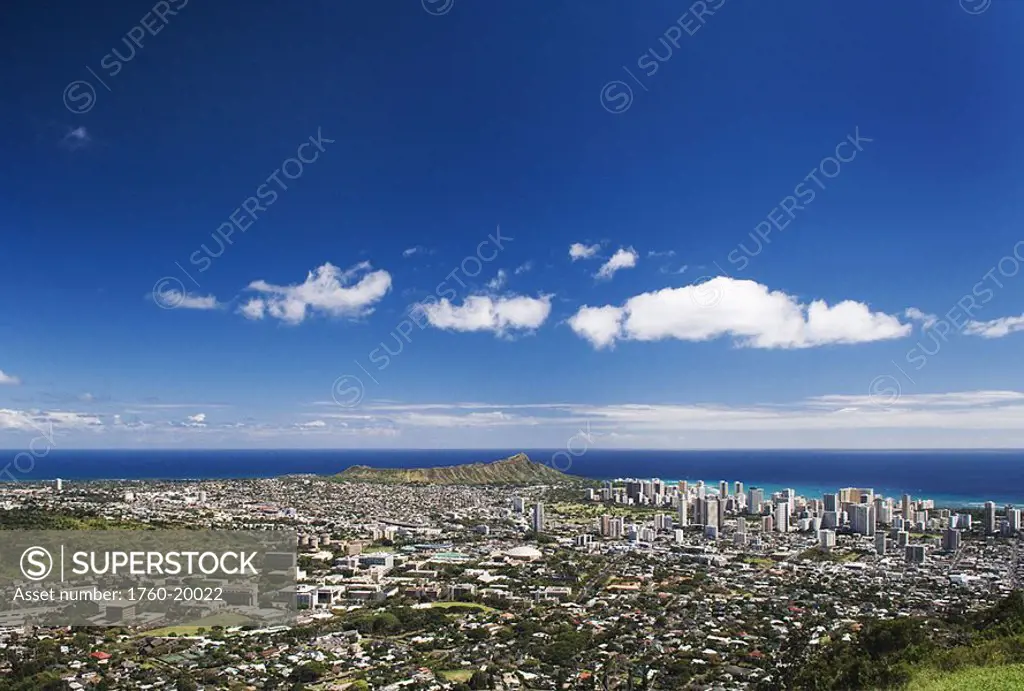 Hawaii, Oahu, Honolulu, Diamond Head, UH Manoa and Waikiki seen from the lookout at Pu´u Ualaokua Park