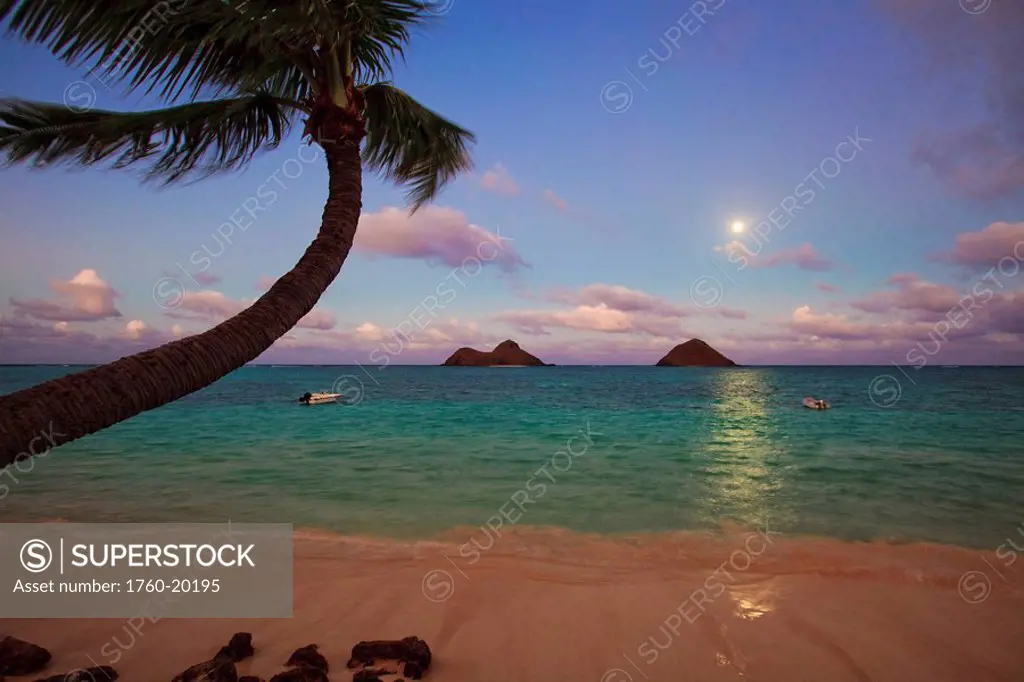 Hawaii, Oahu, Lanikai beach at moonrise.