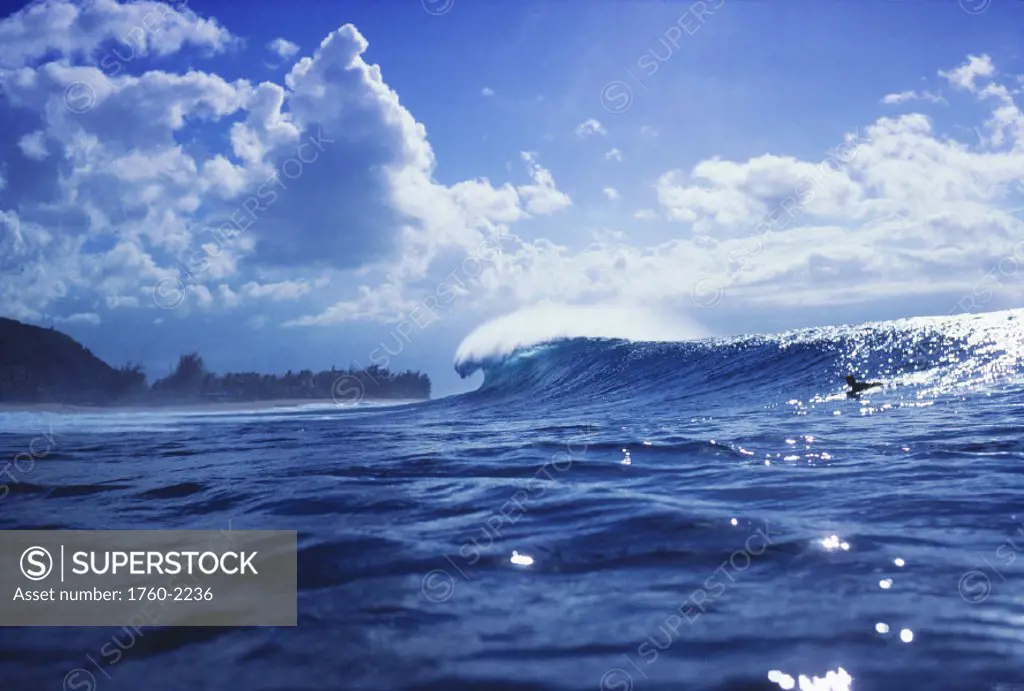 Hawaii, Oahu, North Shore, Pipeline, perfect curling wave.