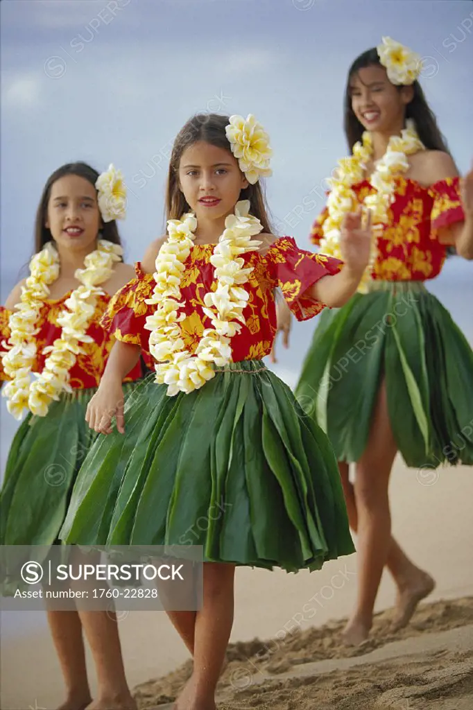 Hawaii 3 girls hula on beach w/ matching outfits, plumeria flowers lei D1460