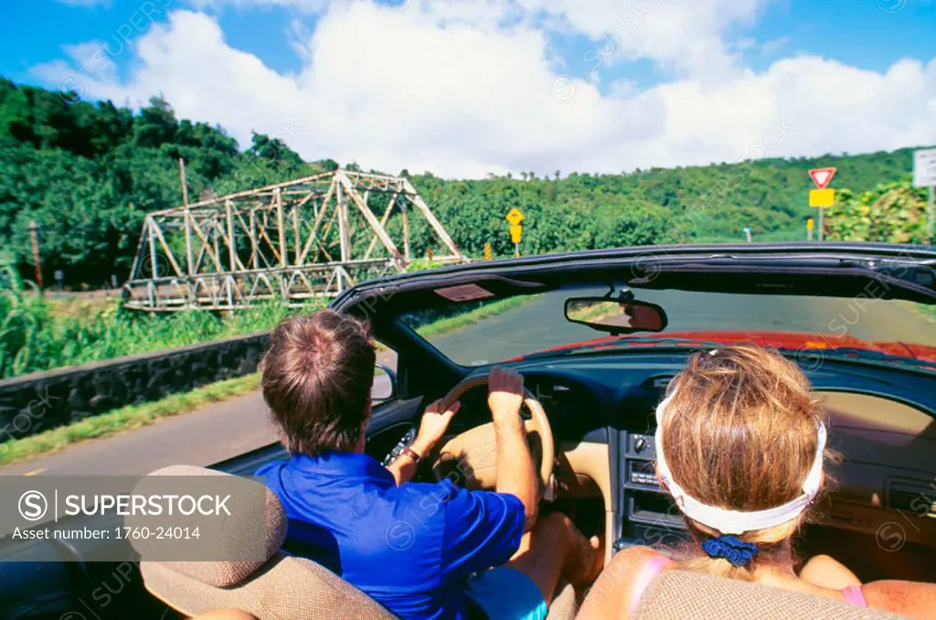 Hawaii, Kauai, Hanalei Valley, Couple in car drive past bridge