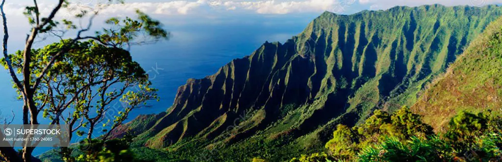 Hawaii, Kauai, Na Pali Coast, overlooking Kalalau Valley