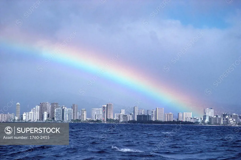 Hawaii, Oahu, rainbow over Waikiki vu fr ocean looking to skyline A21H