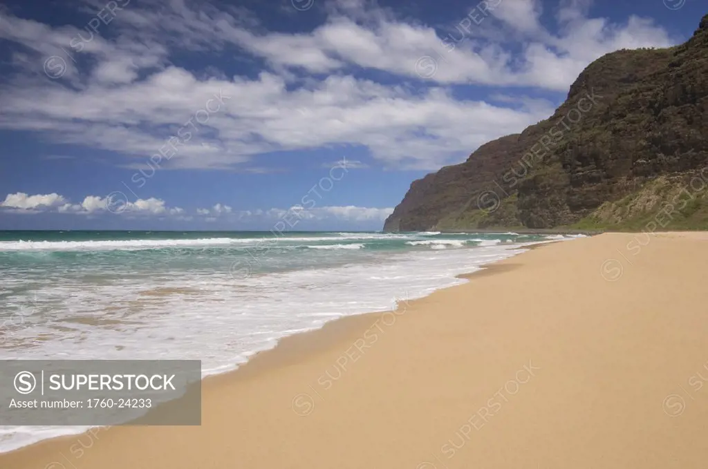 Hawaii, Kauai, Polihale beach Park, looking towards the Na Pali Coast,