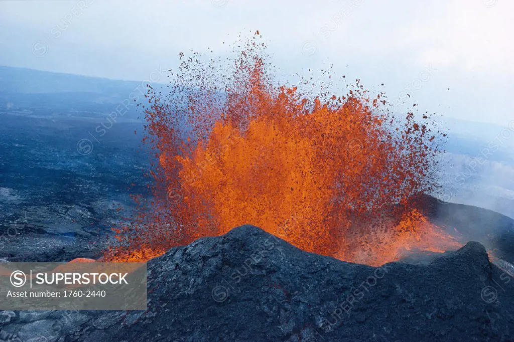 Big Island, Hawaii Volcanoes NP, fountaining lava, Puu Oo Vent, crater A28D