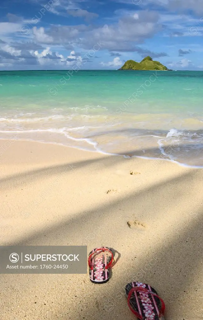 Hawaii, Oahu, Sandals (slippers) on Lanikai beach, Mokulua Islands
