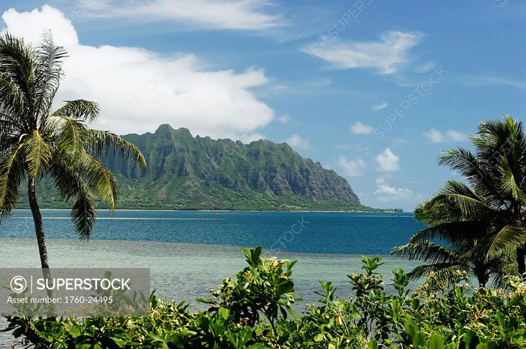 Hawaii, Oahu, Kaneohe Bay, lush mountains, calm blue ocean