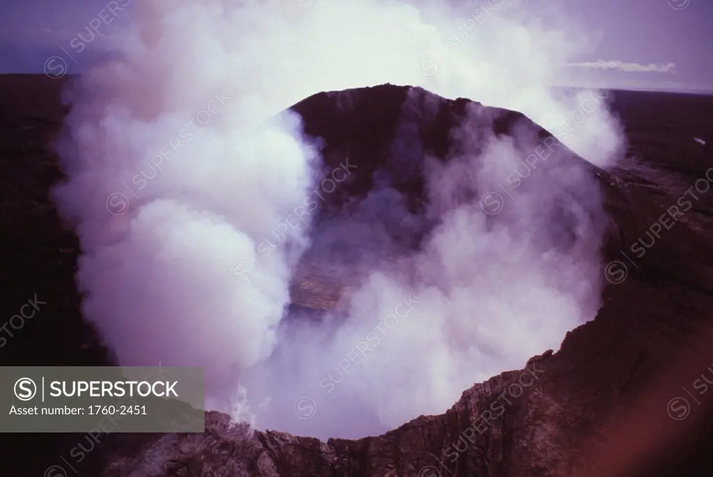 Hawaii, Big Island, Kilauea Volcano, Pu´u O´o Crater, smoke