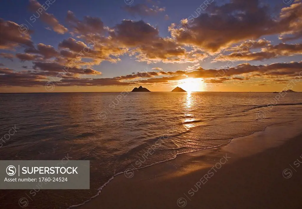 Hawaii, Oahu, Lanikai beach at sunrise