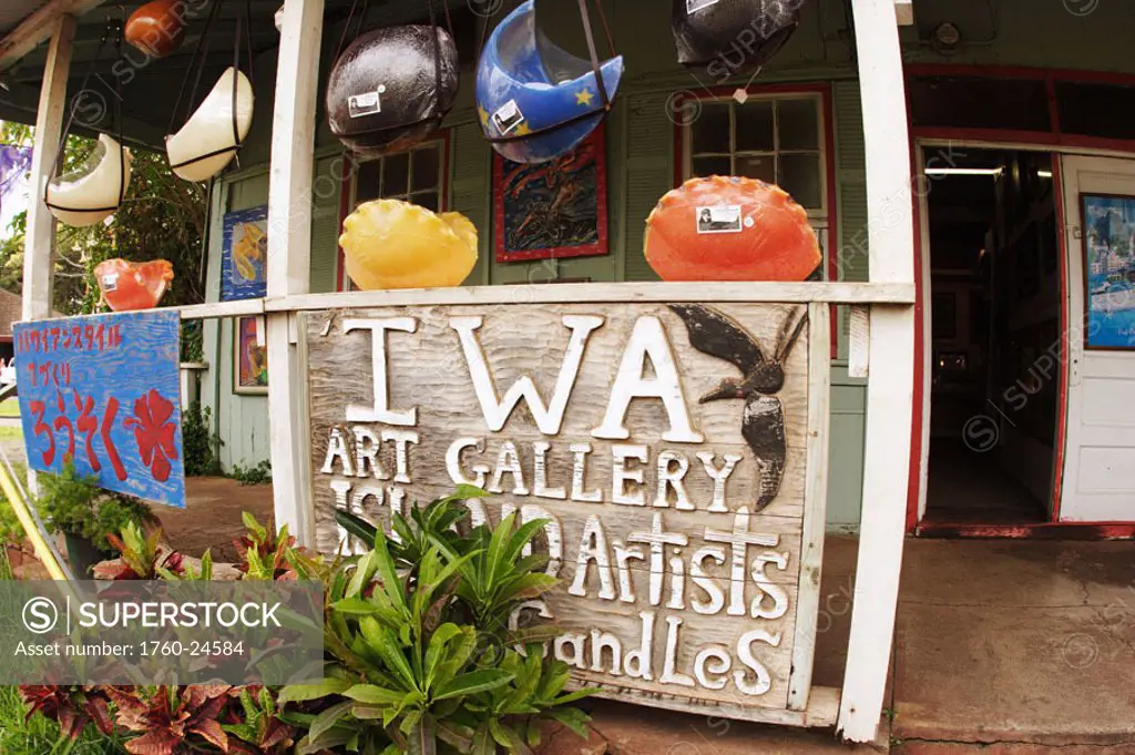 Hawaii, Oahu, North Shore, Haleiwa, Outside of art gallery.