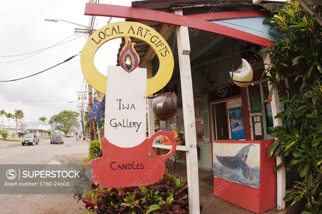 Hawaii, Oahu, North Shore, Haleiwa, candle shaped sign for local art gallery