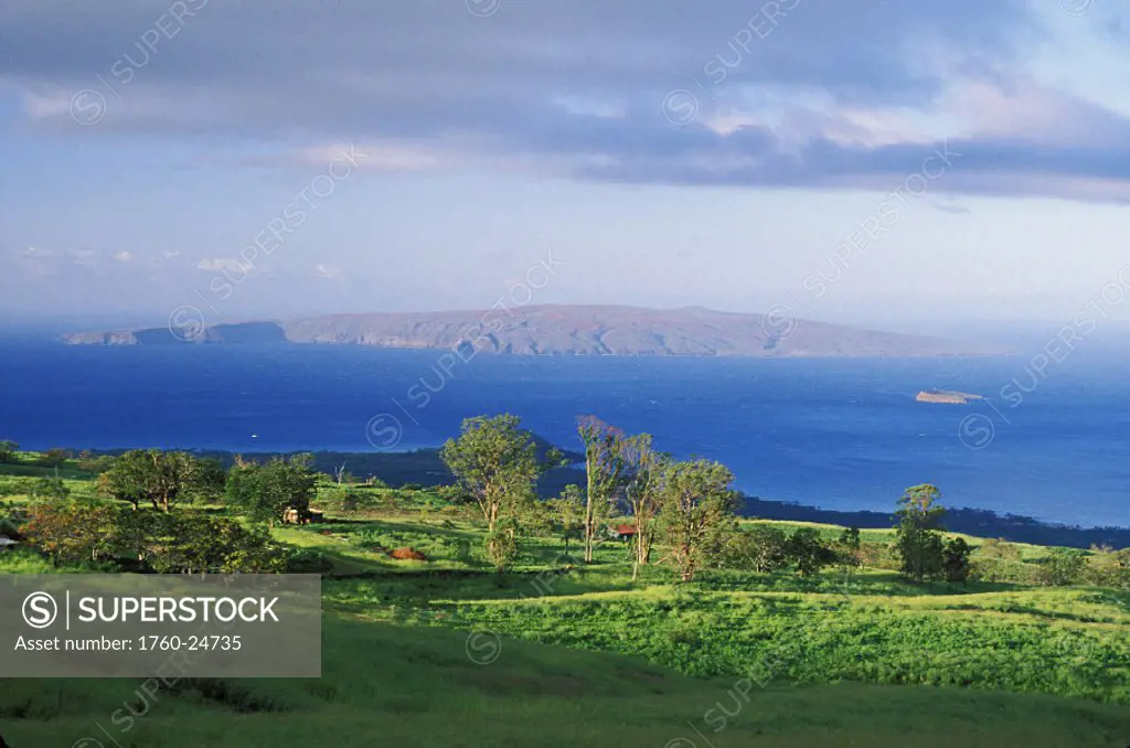 Hawaii, Maui, View of Ulupalakua upcountry, Kahoolawe and Molokini in distance