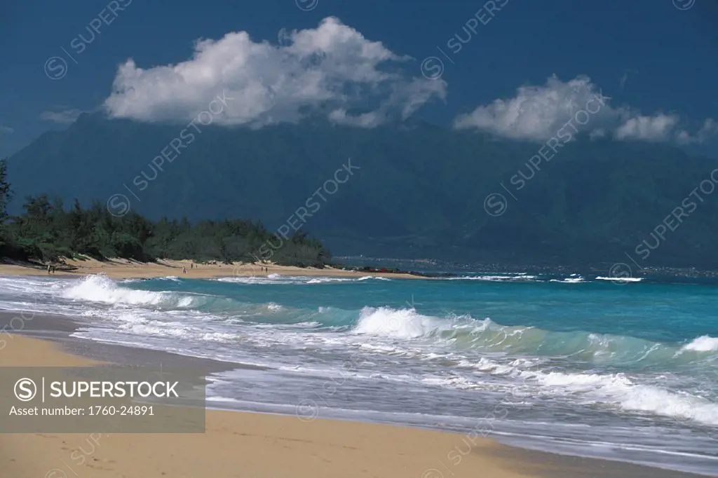 Hawaii, Maui, View of Baldwin beach on a beautiful day, background lush mountains.