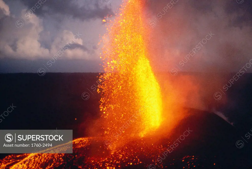 BigIsle, Hawaii Volcanoes NP, Kilauea volcano erupting closeup of fountaining C1631