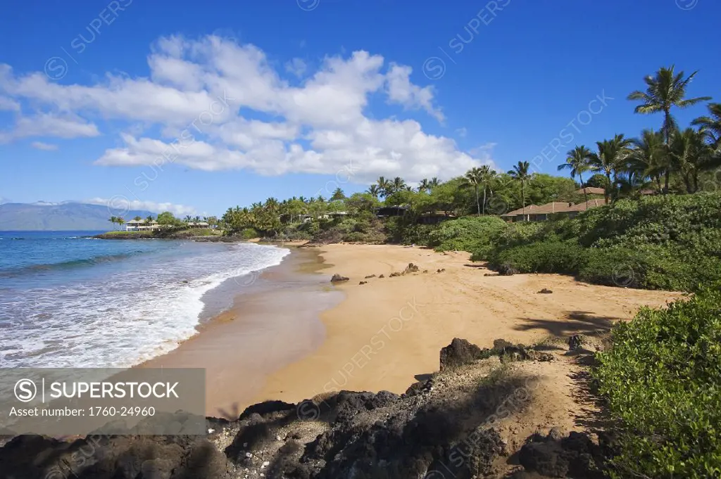 Hawaii, Maui, Makena, Chang´s Beach, blue sky, clouds, empty beach.