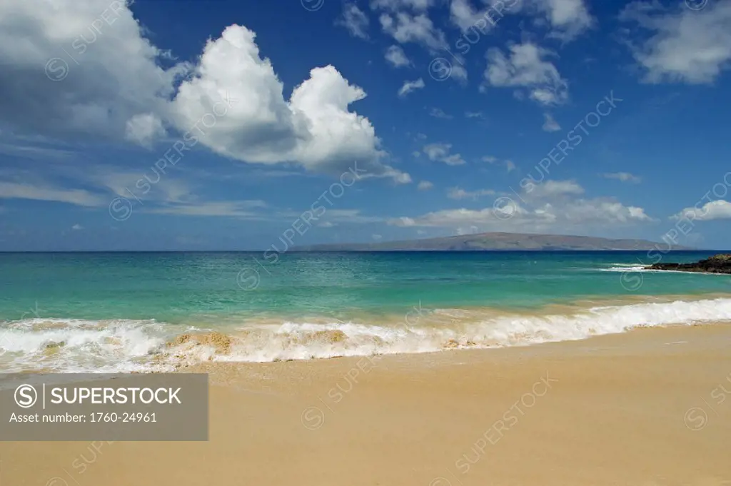 Hawaii, Maui, Makena State Park, Oneloa (Big beach), West Maui mountains in distance.