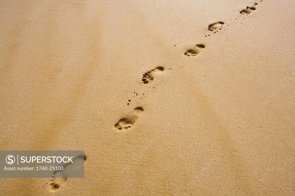 Hawaii, Maui, Makena State Park, Oneloa or Big Beach, Footprints in the sand