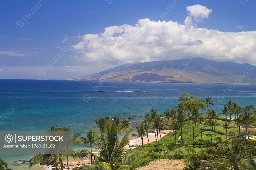 Hawaii, Maui, Wailea coastline, West Maui mountains in the distance