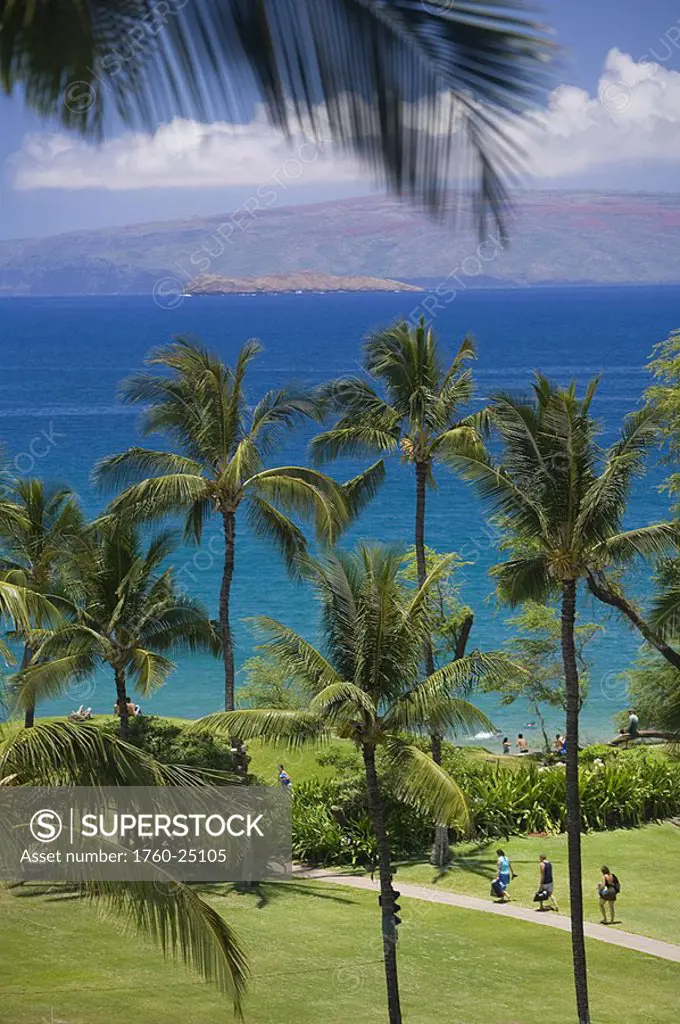 Hawaii, Maui, Molokini and Kahoolawe viewed from Wailea, beachgoers walk along pathway below