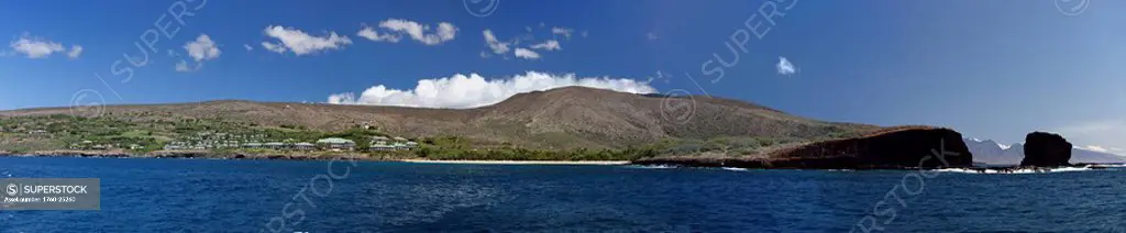 Hawaii, Lanai, Panorama from the ocean of the Manele Bay Beach Hotel to Pu´u Pehe Rock Sharks Cove, on the island of Lanai, Hawaii. The West Maui Moun...