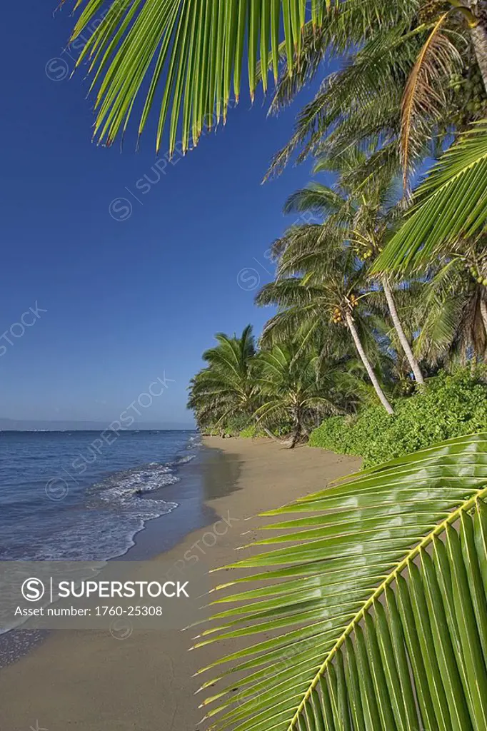 Hawaii, Molokai, A small deserted beach on the south shore, Lanai in the background
