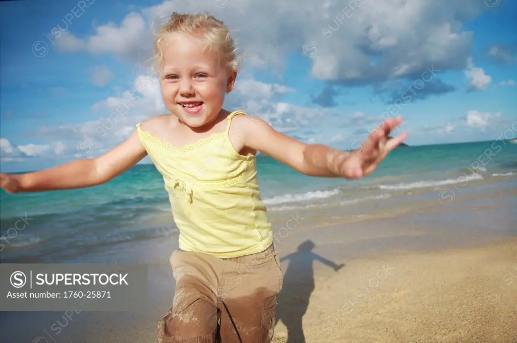 Hawaii, Oahu, Young girl running on the beach.