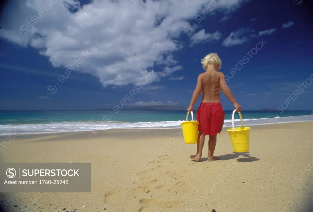 Hawaii Maui Makena Big Beach back vu blonde boy w/ yellow bucket, shoreline D1053