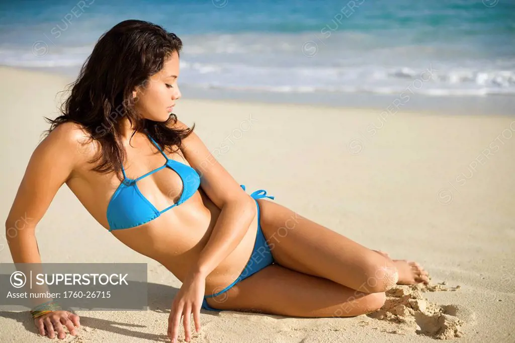 Hawaii, Oahu, Attractive young woman on the beach.