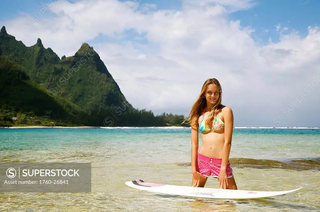 Hawaii, Kauai, Tunnels Beach, Surfer girl enjoying a day out.