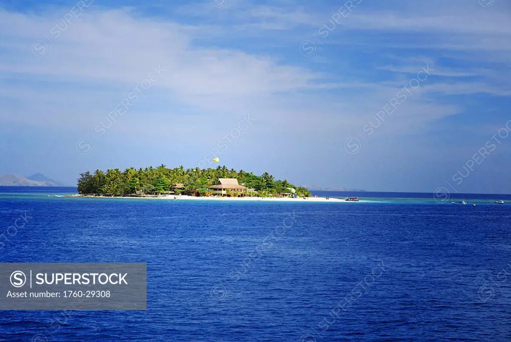 Fiji, Mamanuca Islands, Beachcomber Island, view from ocean